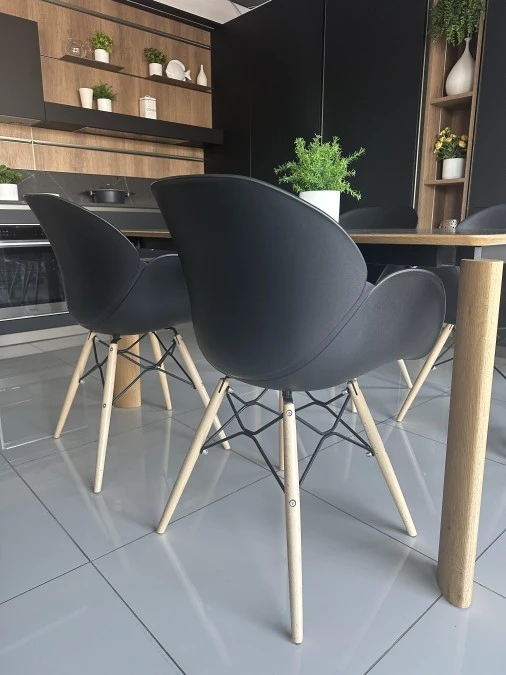Sedia con braccioli La Seggiola lotus wood