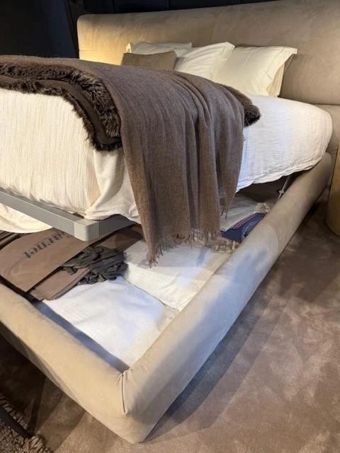 Letto matrimoniale con contenitore Flou Yuna