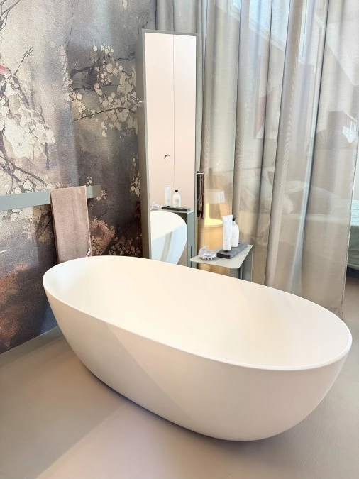 Vasca da bagno Edonè Mini-Ray con la Colonna Girevole
