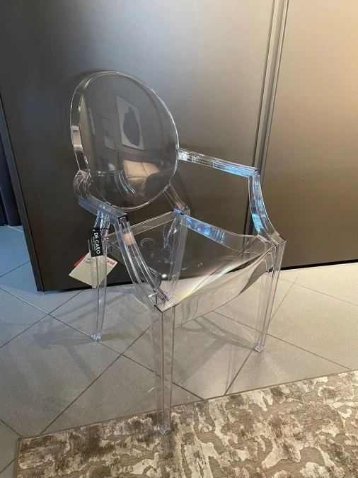 Sedia con braccioli Kartell Louis Ghost
