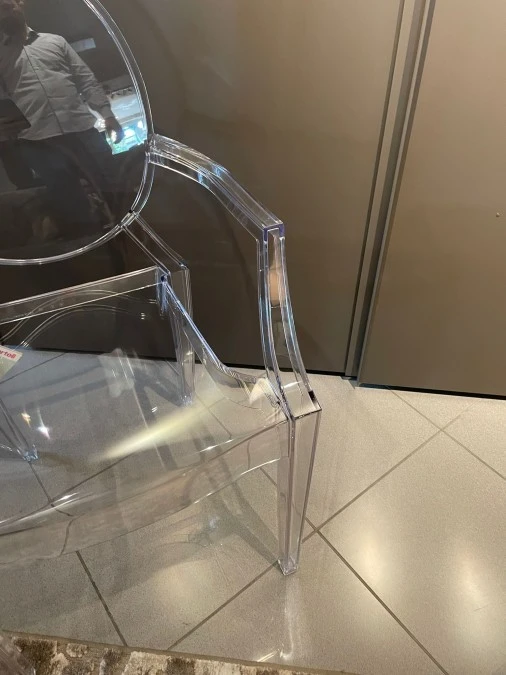 Sedia con braccioli Kartell Louis Ghost
