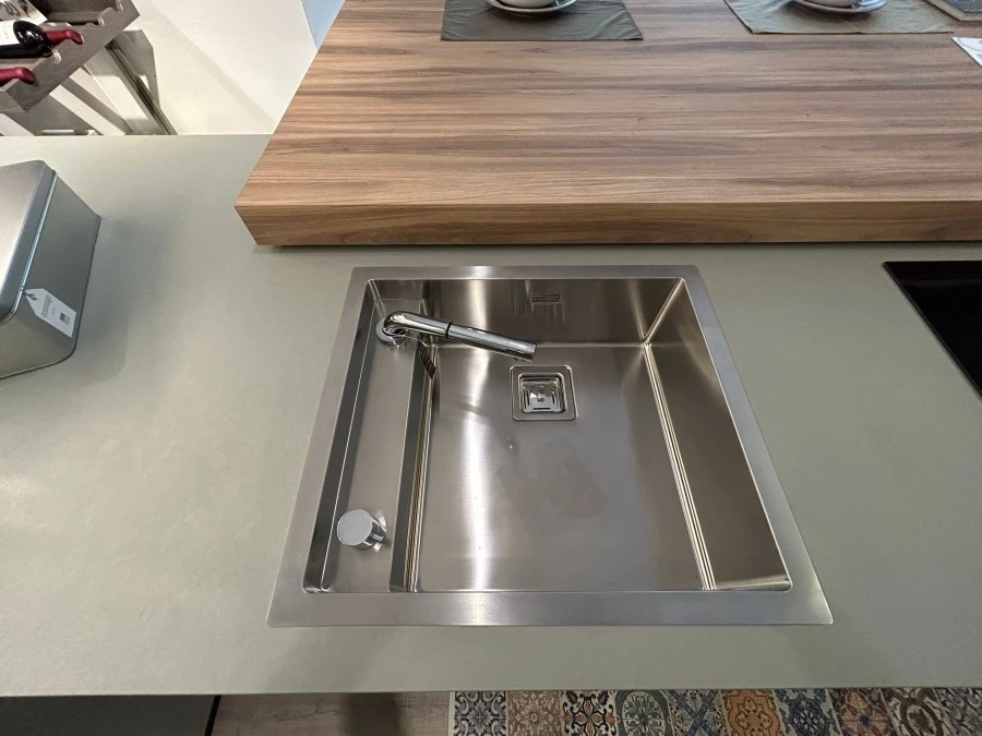 Cucina con penisola Lube IMMAGINA MATHERA