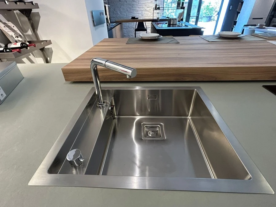 Cucina con penisola Lube IMMAGINA MATHERA