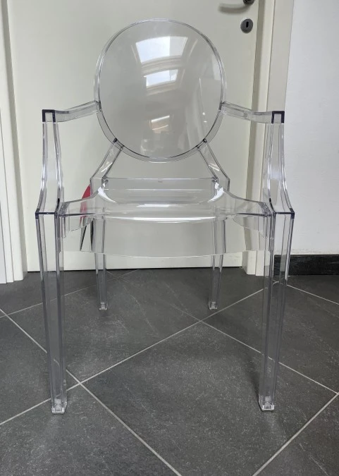 Sedia con braccioli Kartell Louis Ghost