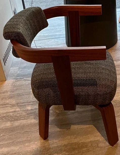 Sedia con braccioli Molteni&C. Porta volta