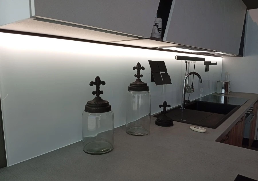Magnetolab con illuminazione accessa