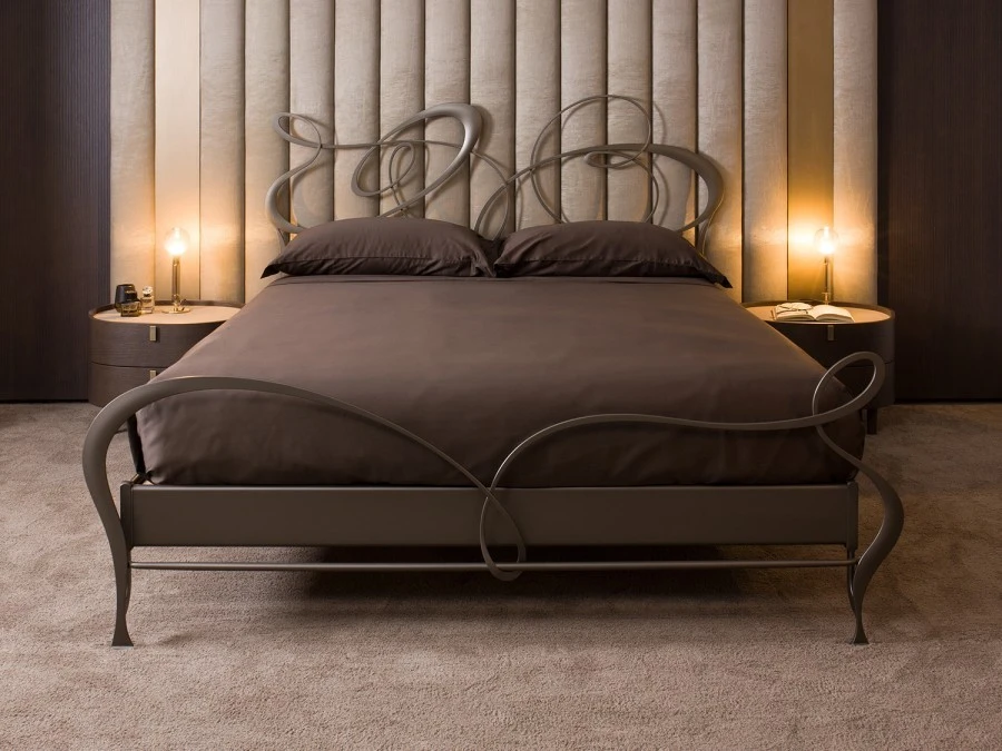 Letto matrimoniale in ferro battuto con pediera Ghirigori outlet