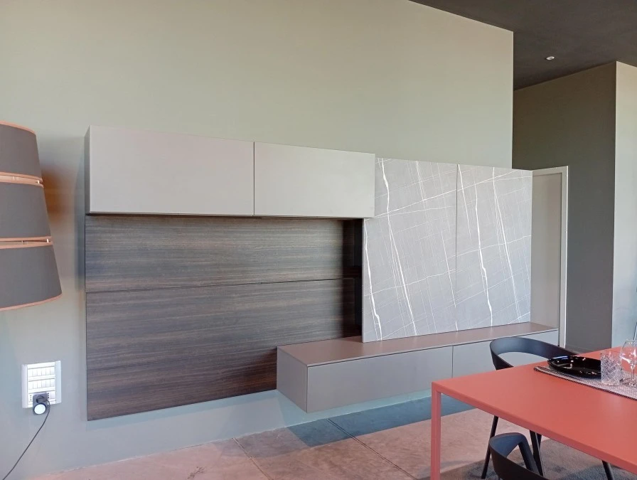 Composizione con Wall chiuso