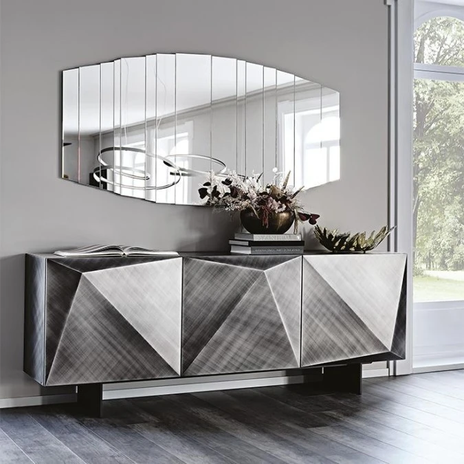 Madia contenitore a due o tre ante in legno laccato nero lucido (L3), graphite opaco (OP69), titanio (M11), Brushed Bronze o Bru