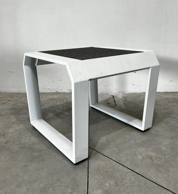 Tavolino laterale da esterno COLLEZIONE NOMAD HIGOLD MILANO