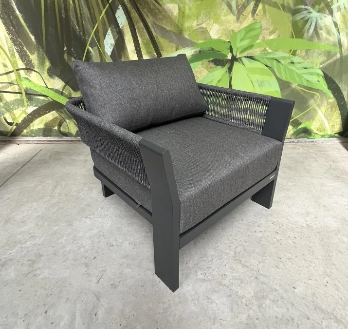 Poltrona de esterno (color grigio antracite) COLLEZIONE BORROMEO HIGOLD MILANO