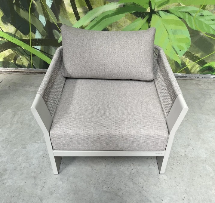 Poltrona de esterno (color beige) COLLEZIONE BORROMEO HIGOLD MILANO