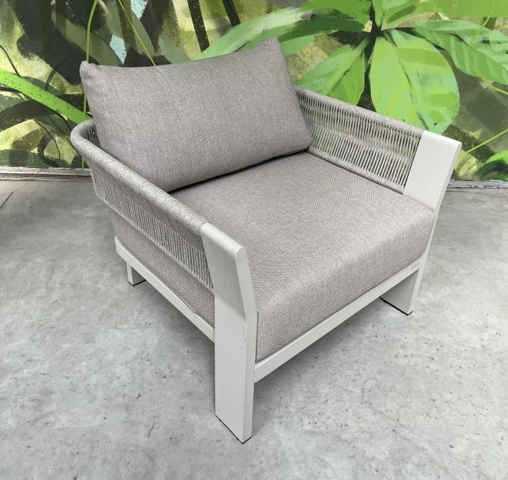 Poltrona de esterno (color beige) COLLEZIONE BORROMEO HIGOLD MILANO