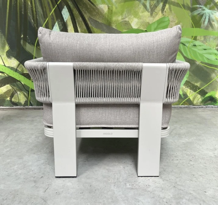 Poltrona de esterno (color beige) COLLEZIONE BORROMEO HIGOLD MILANO