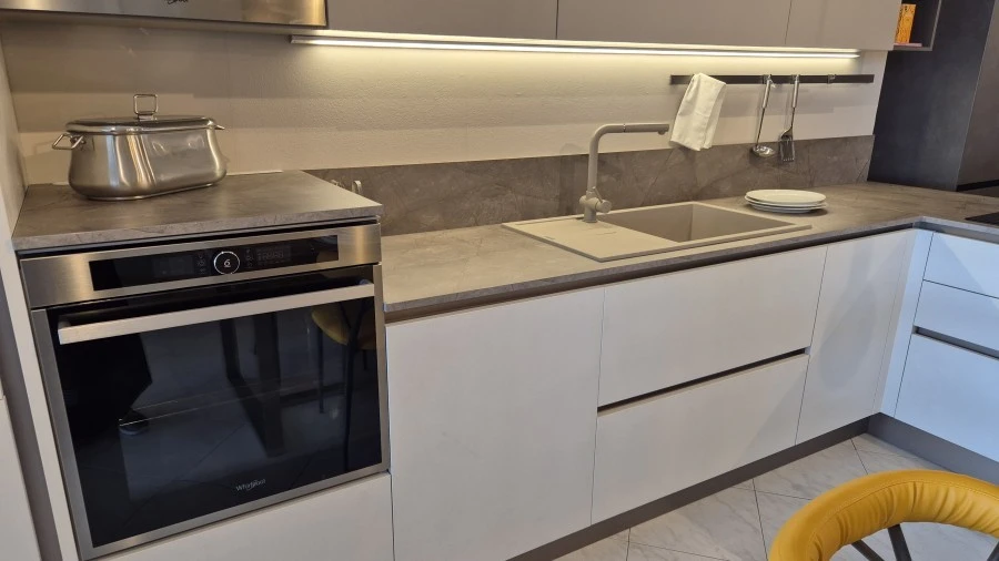 Cucina con penisola Lube Immagina