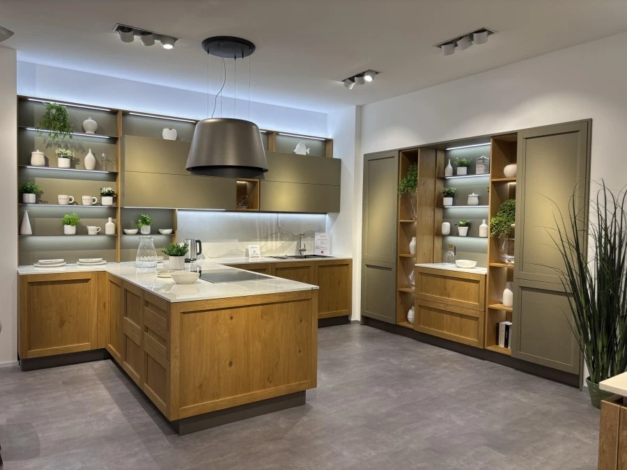 Cucina con penisola Veneta Cucine Milano