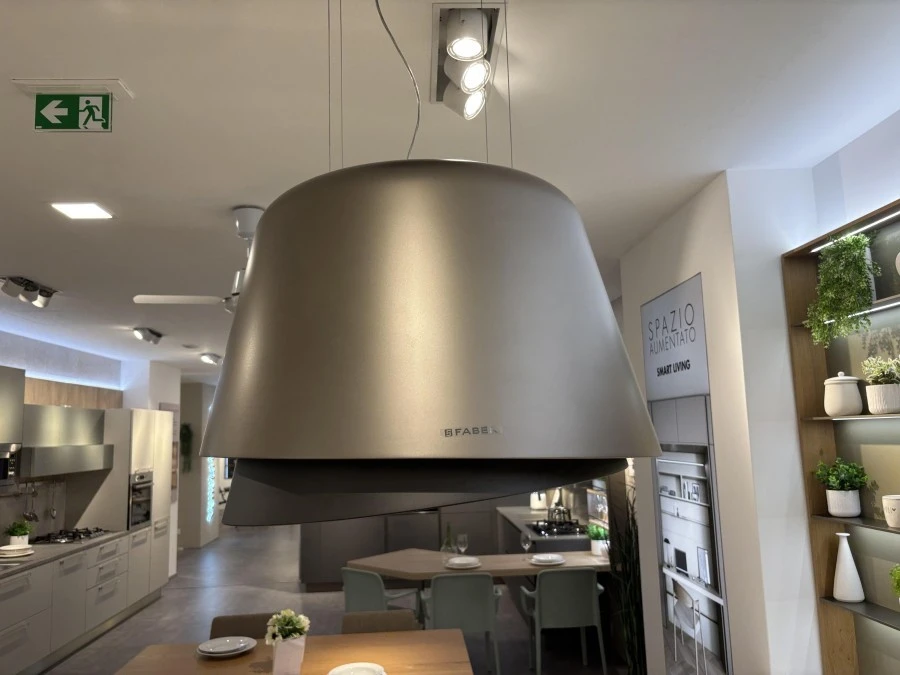 Cucina con penisola Veneta Cucine Milano