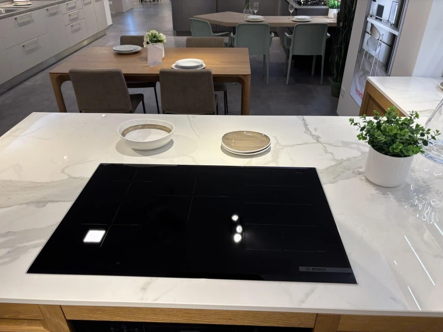 Cucina con penisola Veneta Cucine Milano