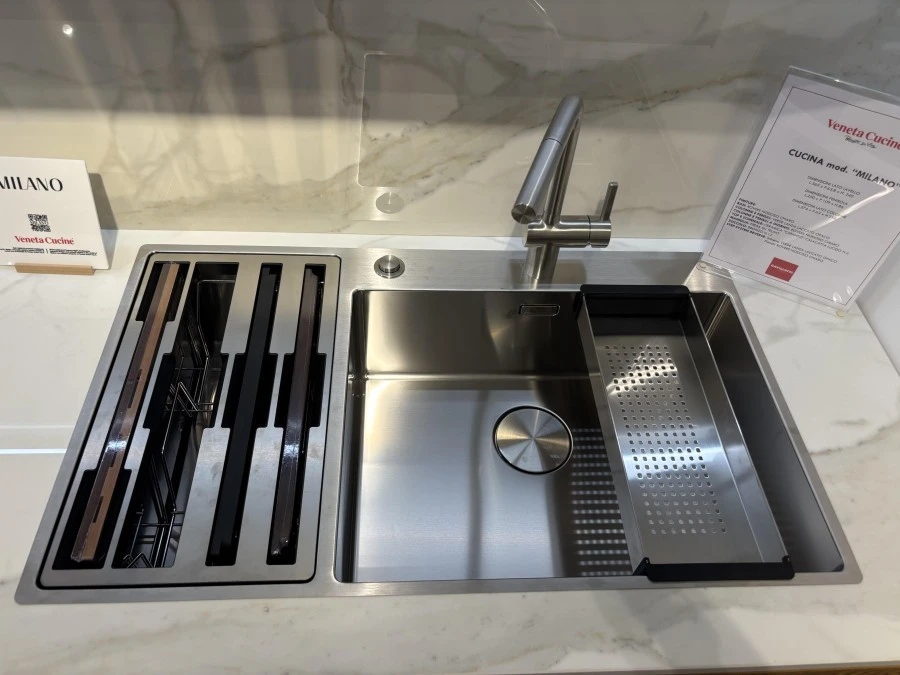 Cucina con penisola Veneta Cucine Milano