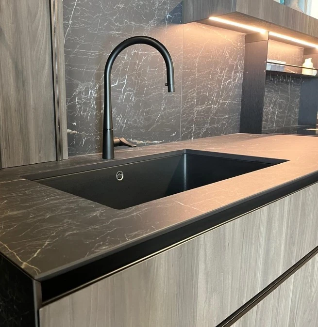 Lavello Schock sottotop in finitura nero assoluto con miscelatore abbinato