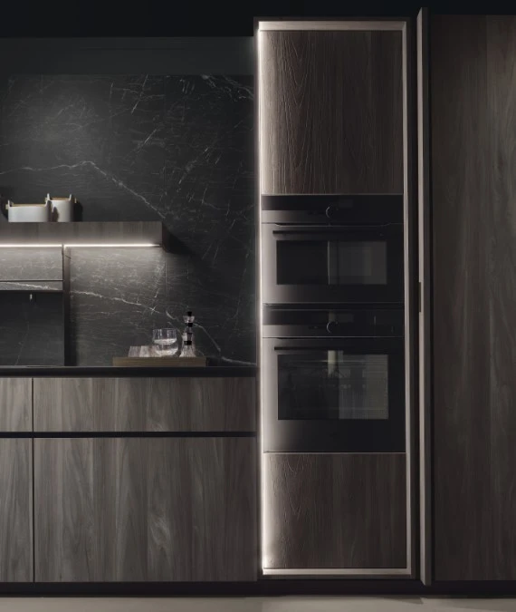 Forno AEG Steampro nero opaco e il microonde compatto