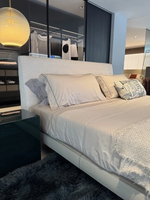 Letto matrimoniale Minotti Roger Bed