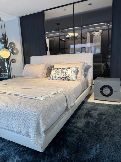 Letto matrimoniale Minotti Roger Bed