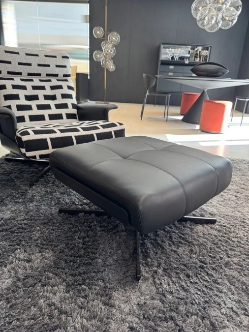 Poltrona con pouf Minotti Daiki
