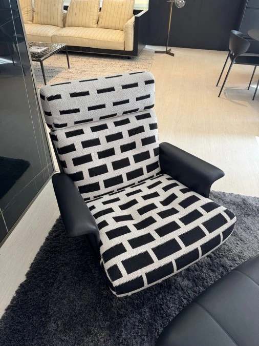 Poltrona con pouf Minotti Daiki