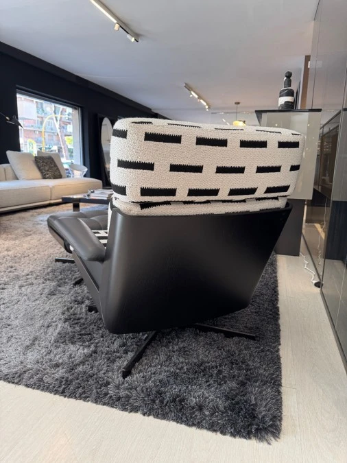 Poltrona con pouf Minotti Daiki