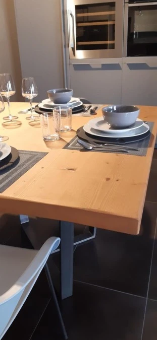 Tavolo quadrato Produzione Artigianale Wood