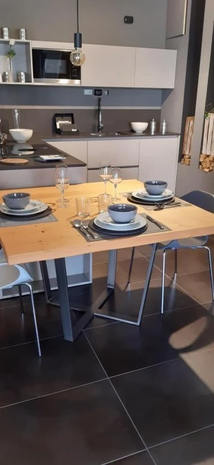 Tavolo quadrato Produzione Artigianale Wood