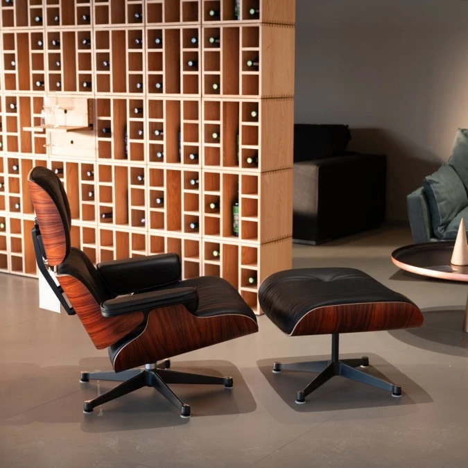 Poltrona con pouf Vitra Lounge chair & Ottoman