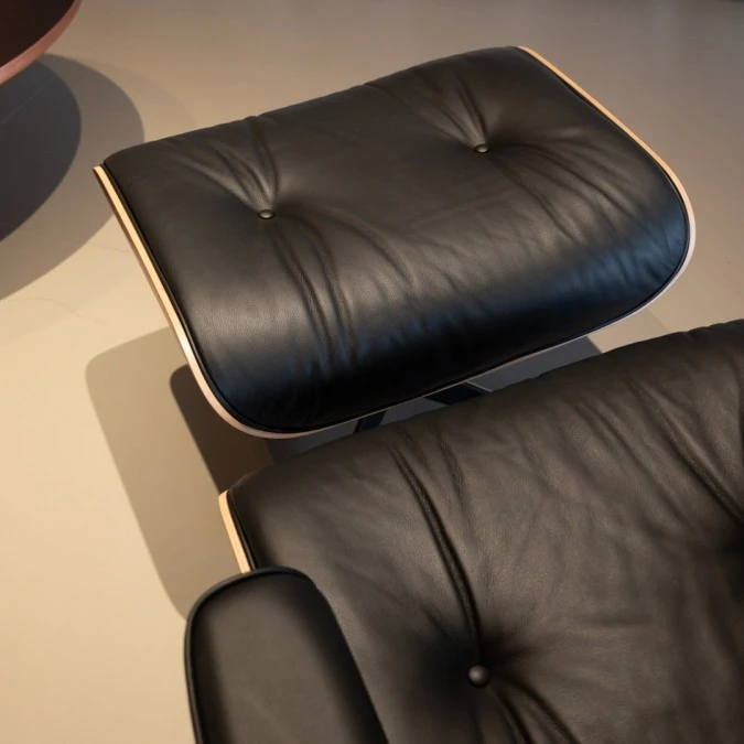 Poltrona con pouf Vitra Lounge chair & Ottoman