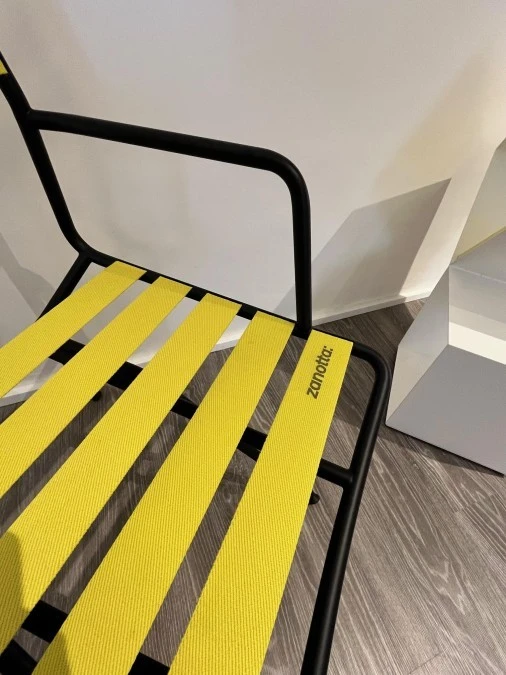 Sedia con braccioli Zanotta Dan 2058