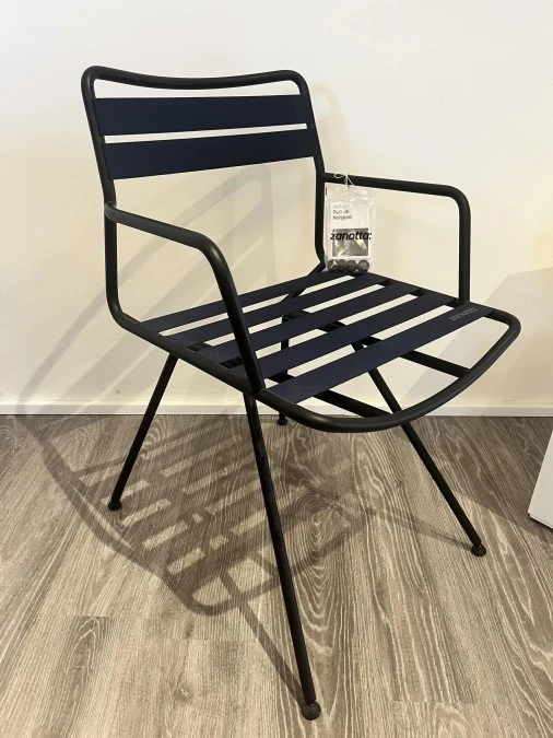Sedia con braccioli Zanotta Dan 2058