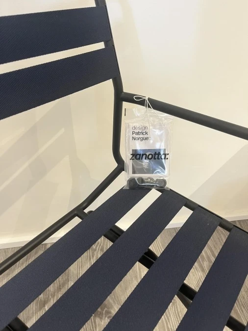 Sedia con braccioli Zanotta Dan 2058