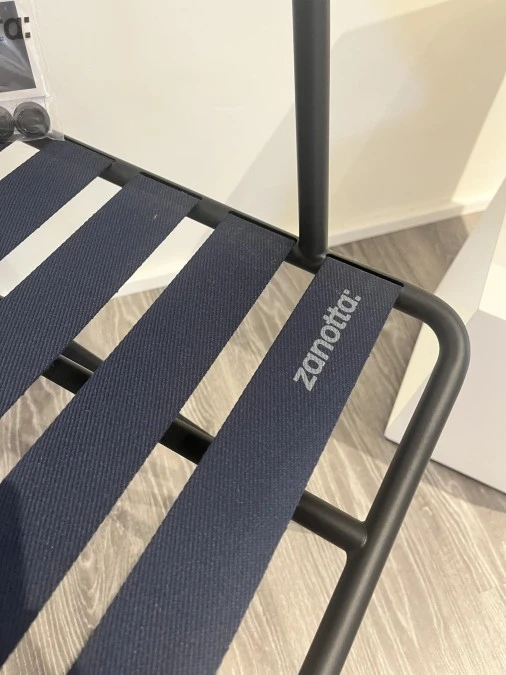 Sedia con braccioli Zanotta Dan 2058