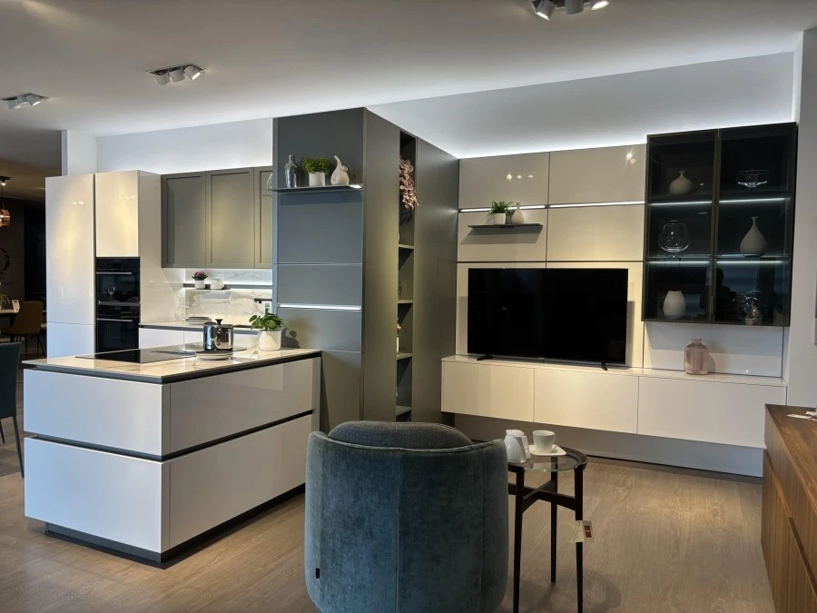 Cucina con penisola Veneta Cucine Convivio