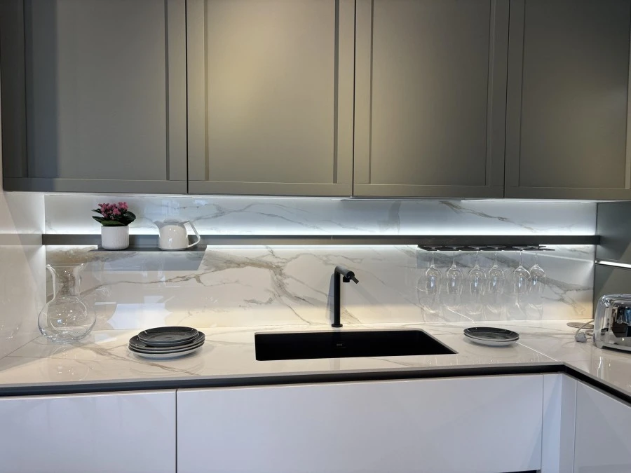 Cucina con penisola Veneta Cucine Convivio