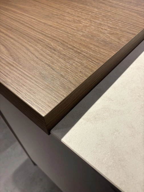 Cucina con penisola Veneta Cucine Start J Graffiata