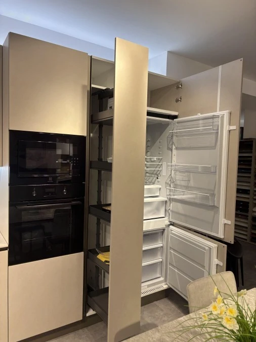 Cucina con penisola Veneta Cucine Start J Graffiata
