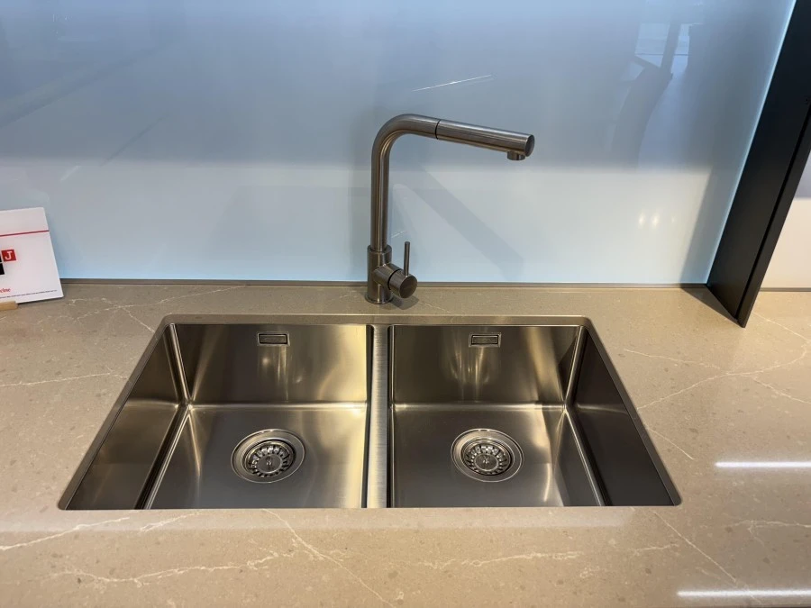 Cucina angolare Veneta Cucine Start J Laccata