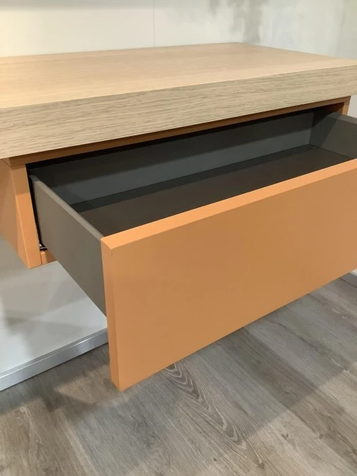 Cassetto sotto lo scrittoio