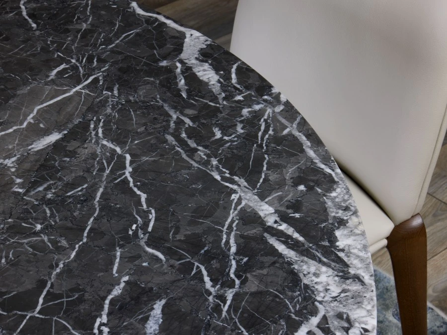 Particolare del piano in marmo Grigio Carnico