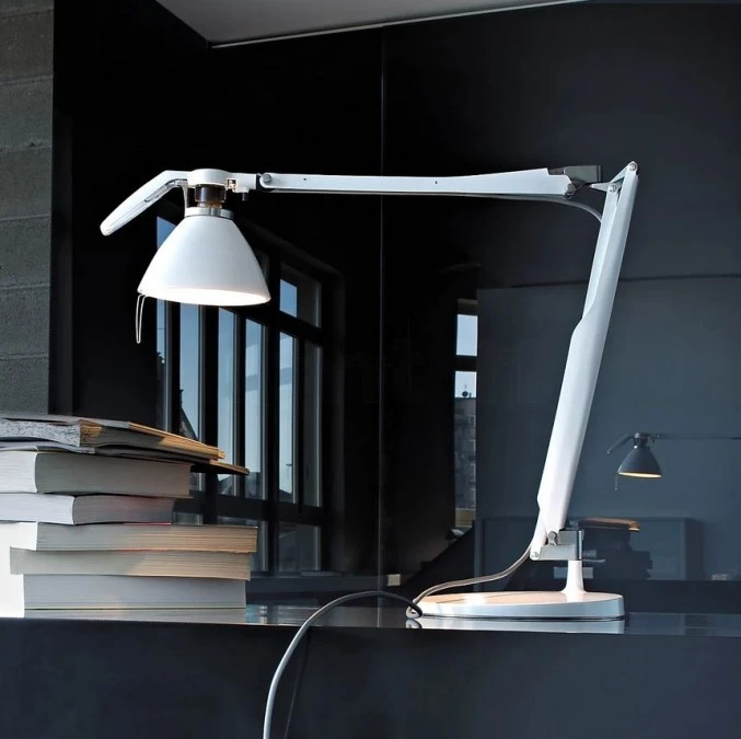 Lampada da tavolo Luceplan Fortebraccio