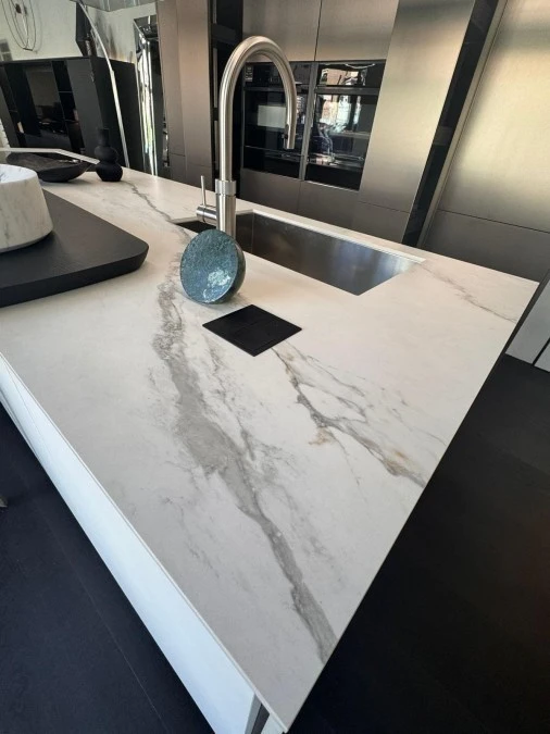 Cucina con Isola Poliform ALEA  PRO