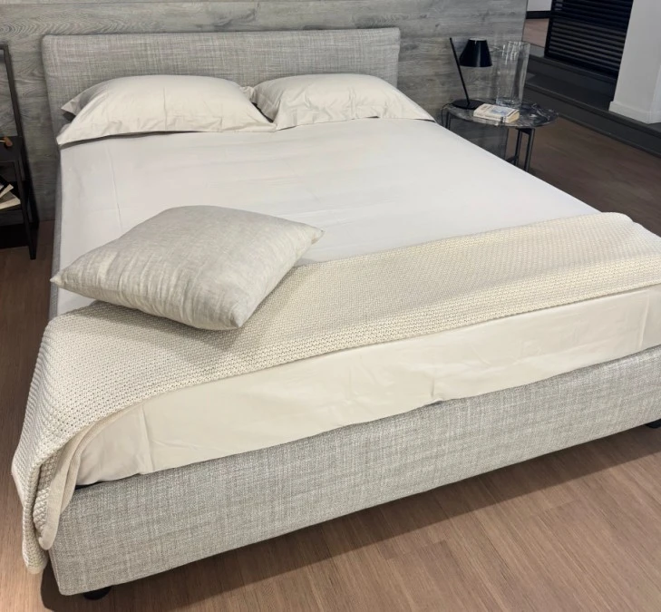 Letto matrimoniale con contenitore Flou notturno