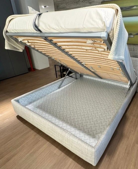 Letto matrimoniale con contenitore Flou notturno