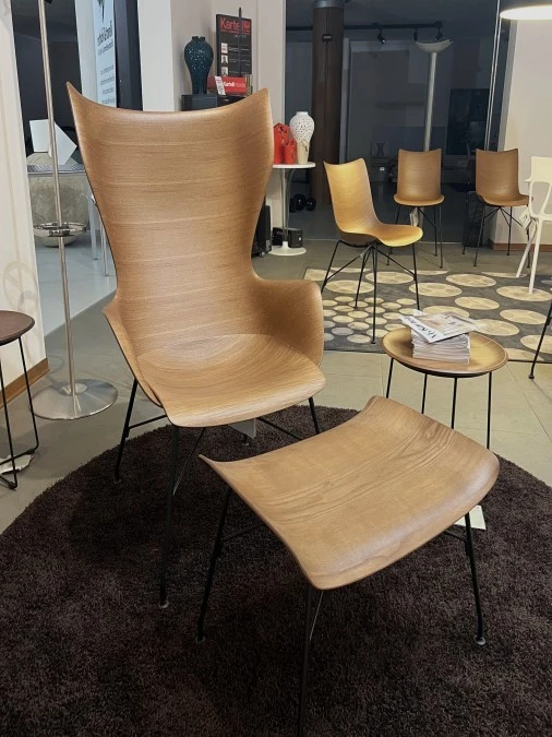 Poltrona con pouf Kartell K/WOOD